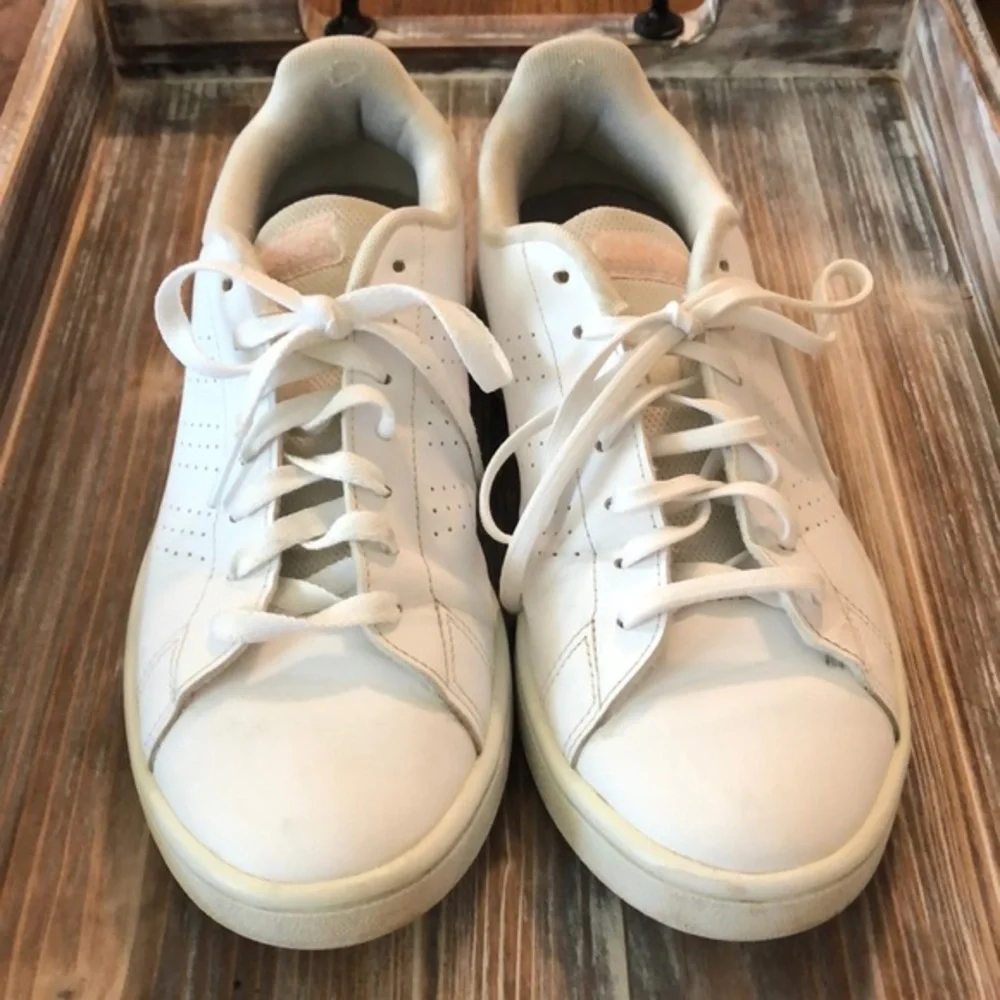 Adidas Womens Advantage Base White.  GUC